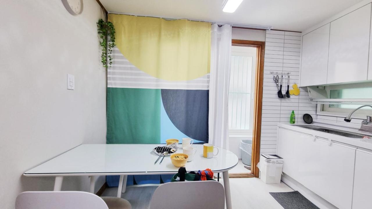 Hongdae&sinchon 10min Cozy House With 2 Bedrooms Apartment Seoul